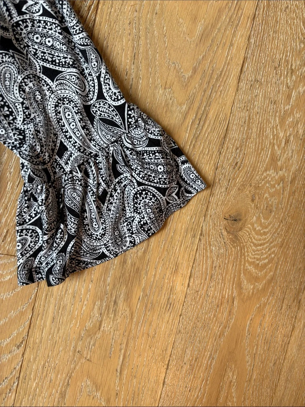 Michael Kors Black and White Paisley Bell-Sleeve Blouse - Size Medium